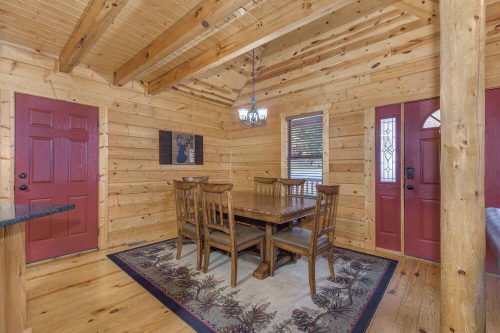 Photo of Bedroom in White Oak Lodge