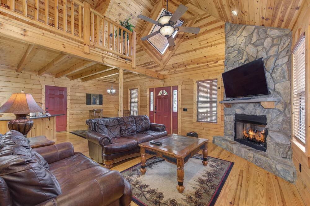 Photo of Livingroom in White Oak Lodge