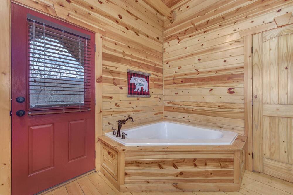 Photo of Bathroom in White Oak Lodge