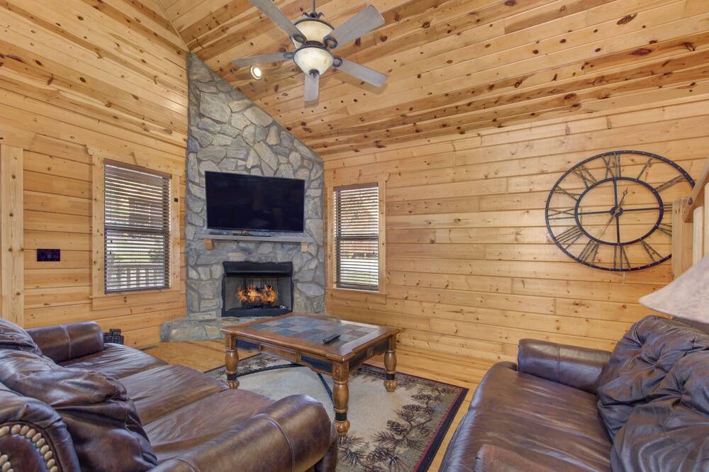 Photo of Livingroom in White Oak Lodge