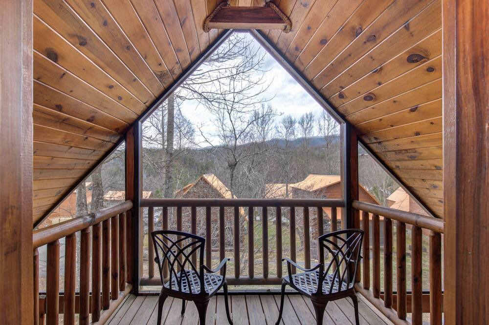 Photo of Patio Balcony in White Oak Lodge