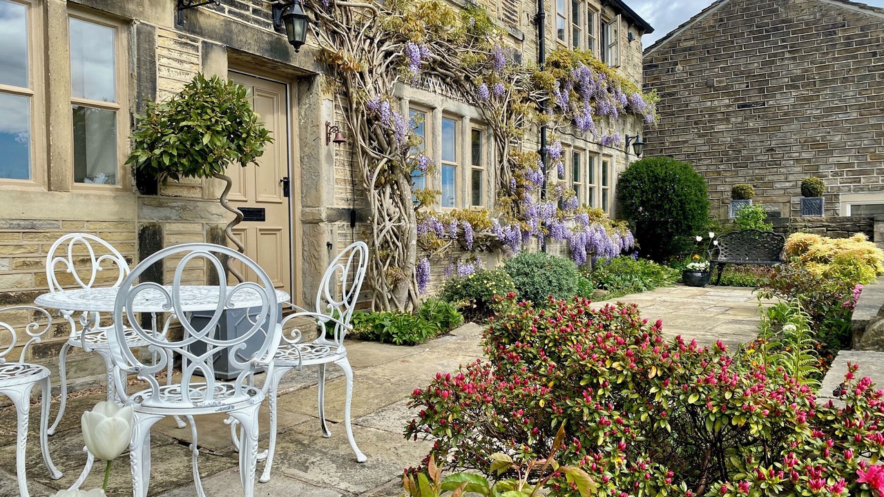 Photo of Outdoor in Almondbury