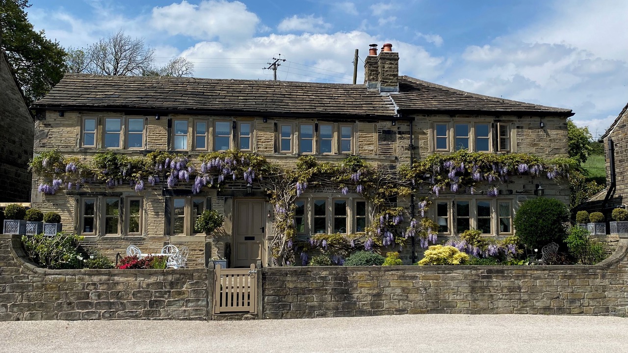 Photo of Outdoor in Almondbury