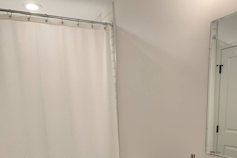 Photo of Bathroom in Teaneck