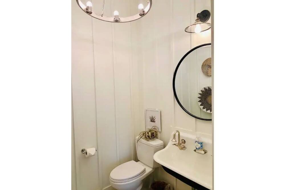 Photo of Bathroom in Eufaula