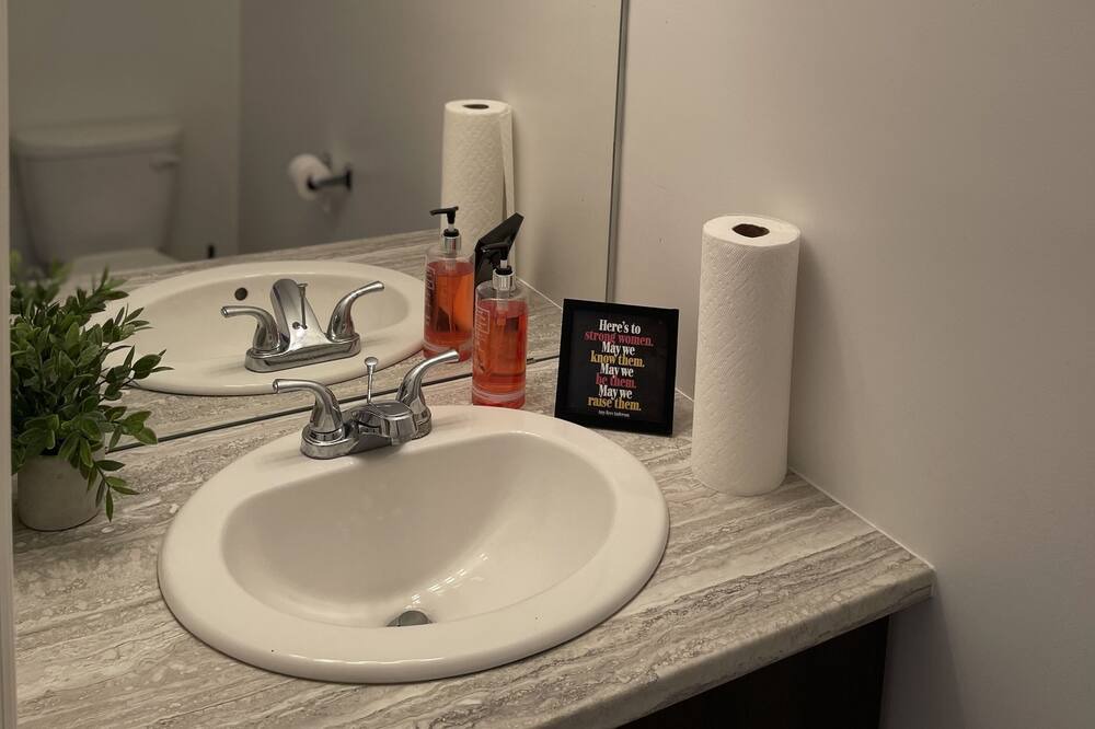Photo of Bathroom in Aylmer