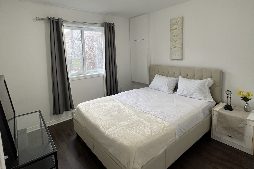 Photo of Bedroom in Aylmer