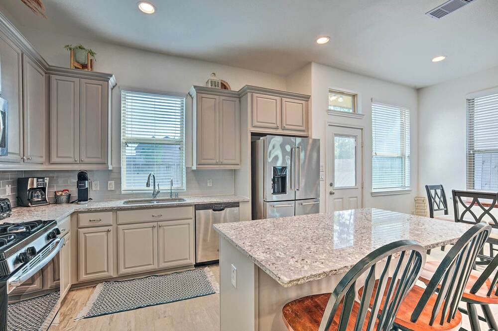 Photo of Kitchen in Porter