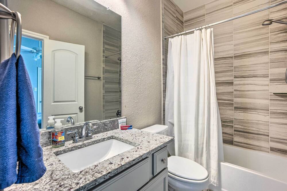 Photo of Bathroom in Porter
