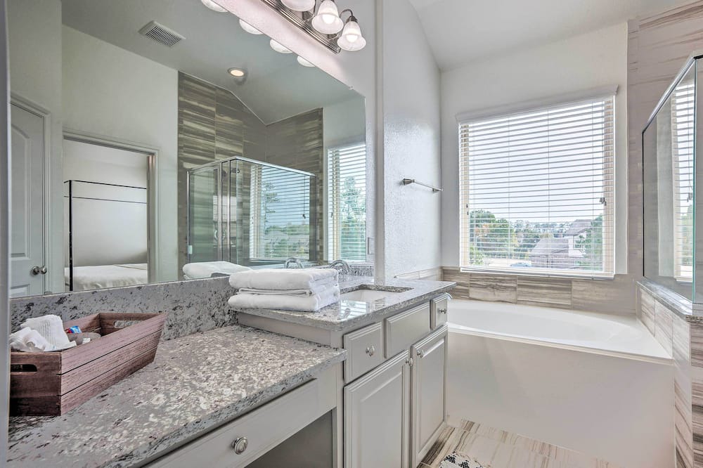 Photo of Bathroom in Porter