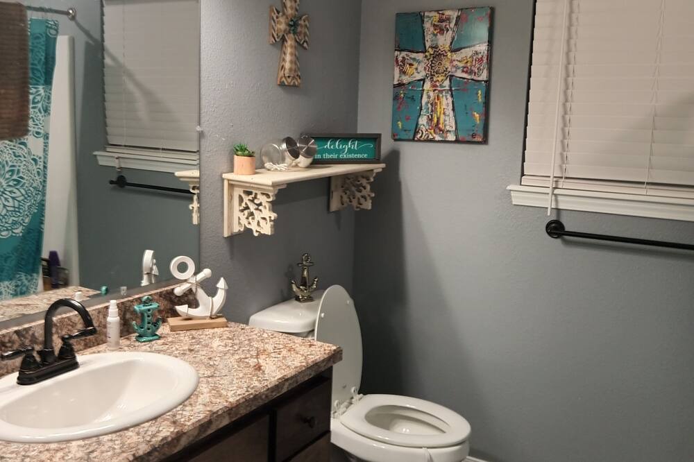 Photo of Bathroom in Fort Smith
