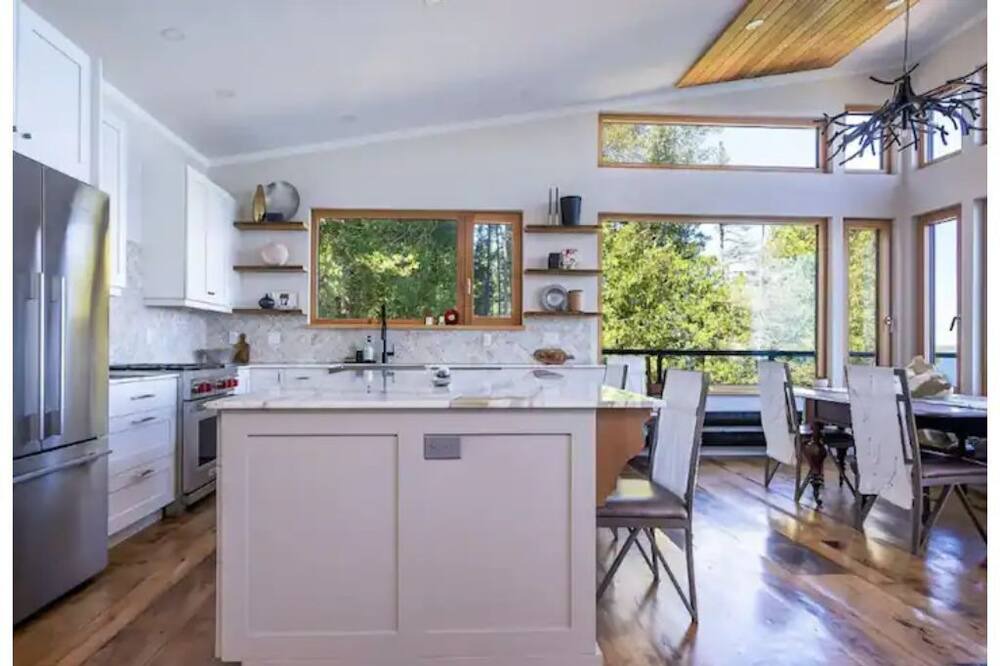 Photo of Kitchen in Northern Bruce Peninsula
