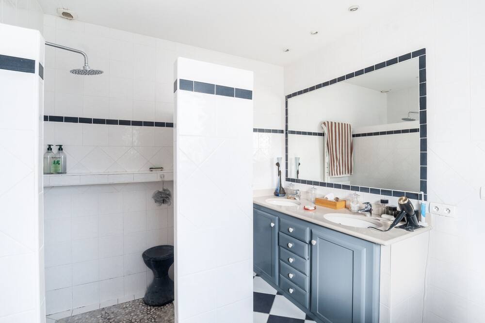 Photo of Bathroom in Bias
