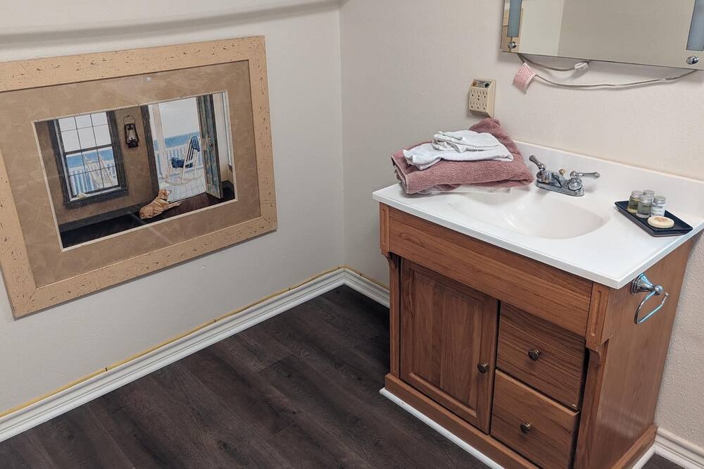Photo of Bathroom in Cayuga