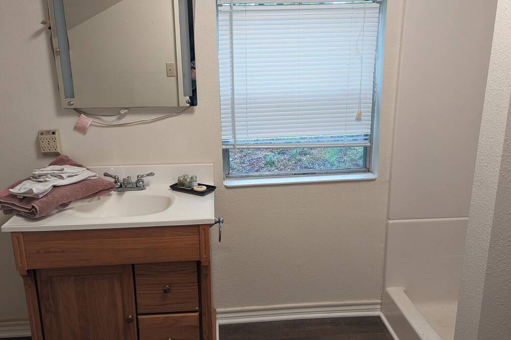 Photo of Bathroom in Cayuga