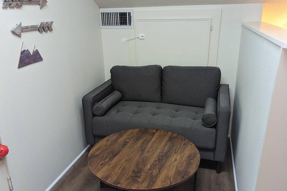 Photo of Livingroom in Cayuga
