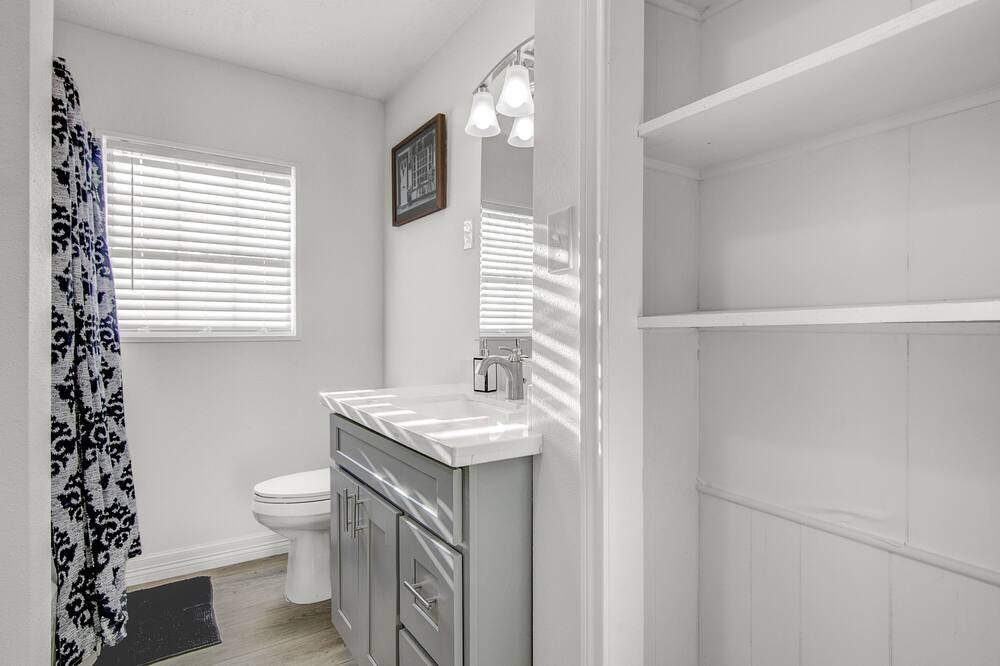 Photo of Bathroom in Groves