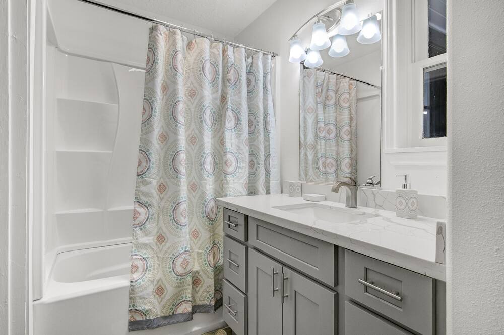 Photo of Bathroom in Groves