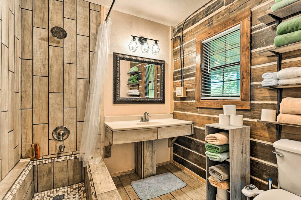 Photo of Bathroom in Robstown
