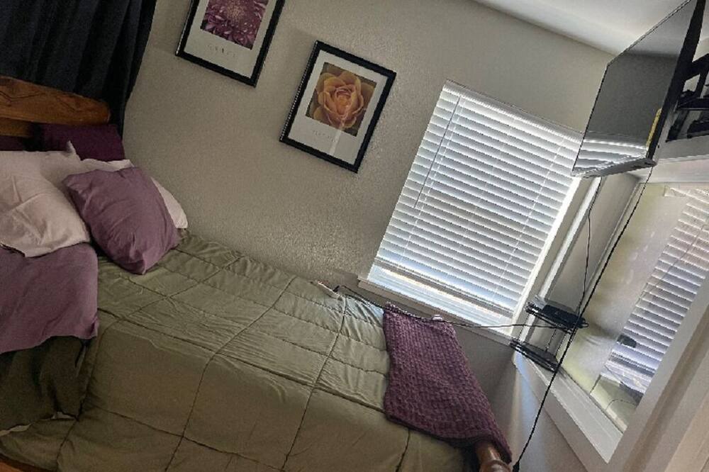 Photo of Bedroom in Gatewood
