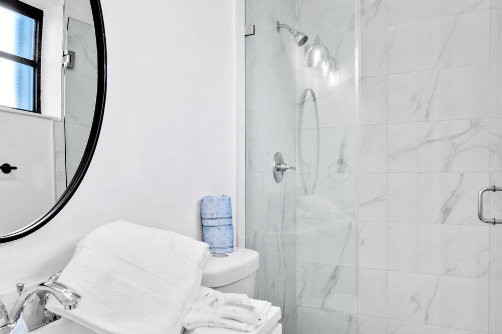 Photo of Bathroom in Driftwood
