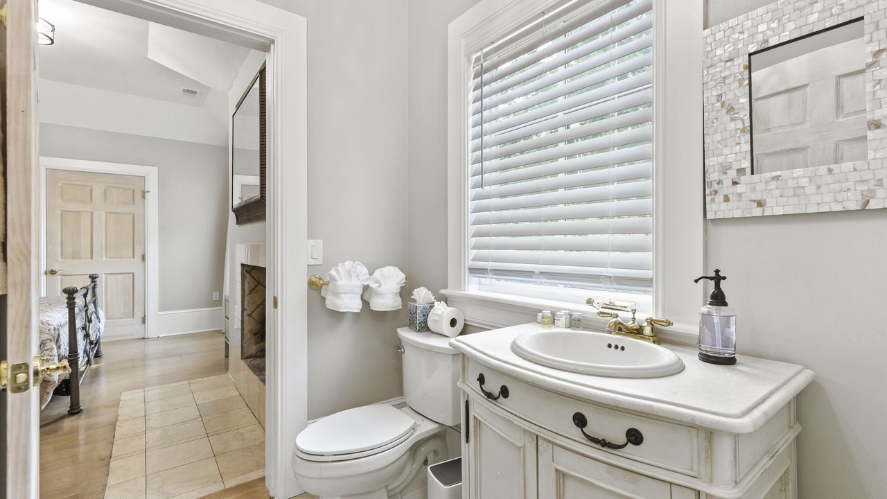 Photo of Bathroom in Bluemont