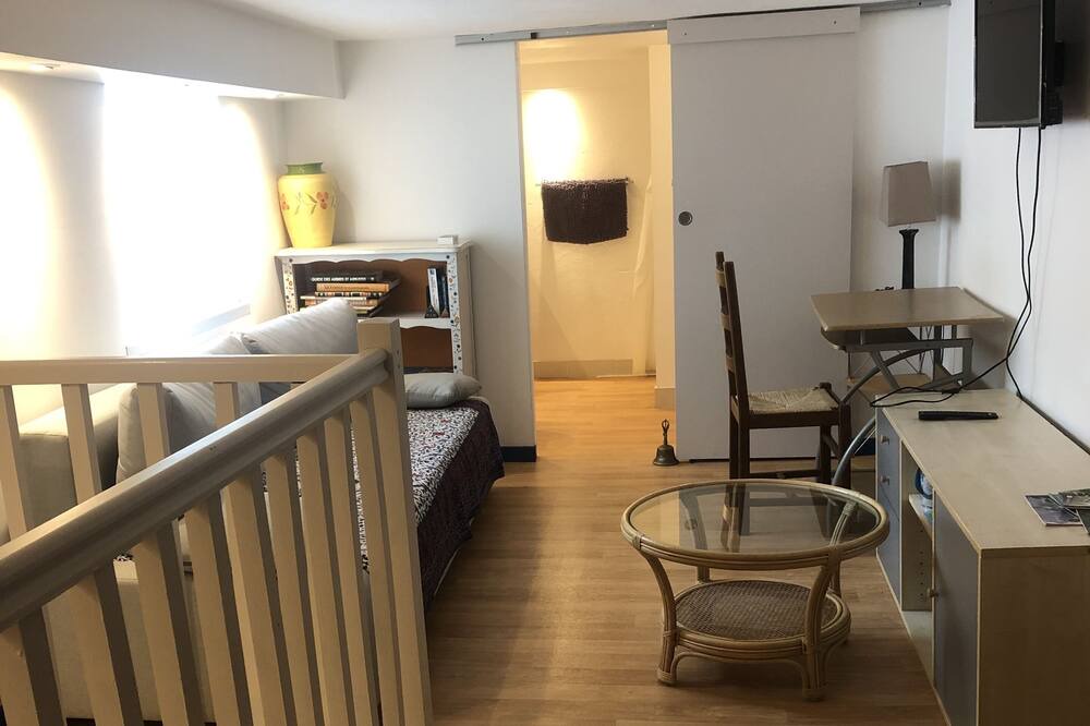 Photo of Others in Pressins