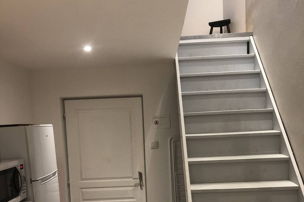 Photo of Others in Pressins