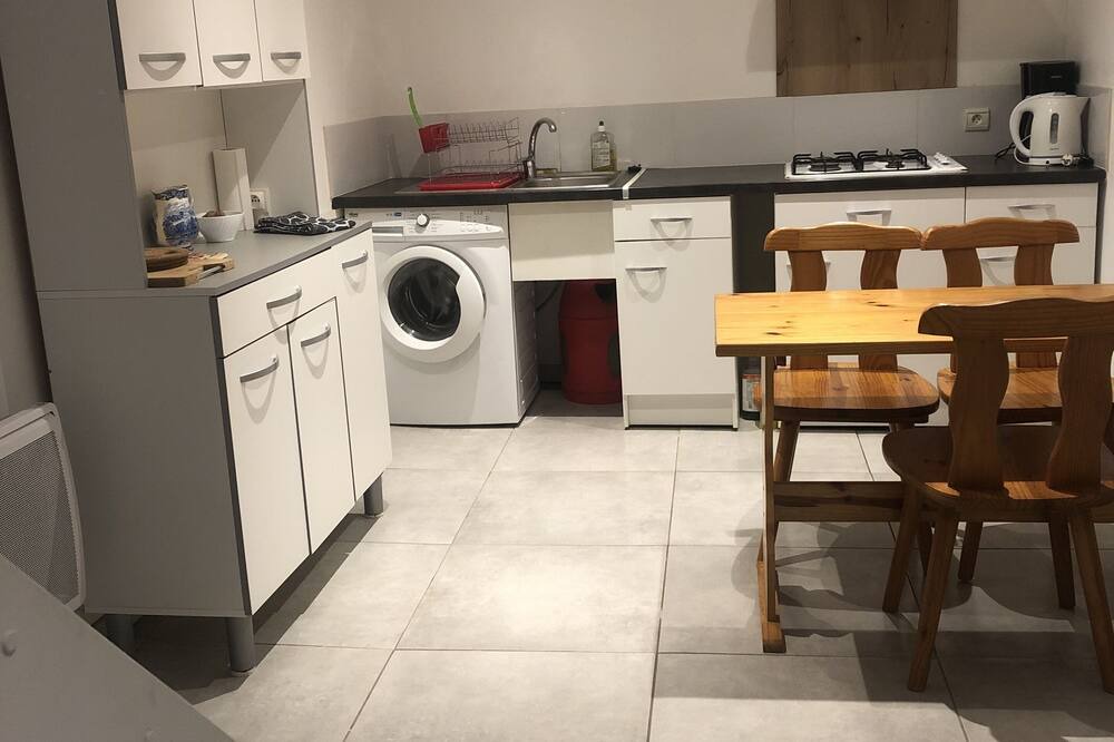 Photo of Others in Pressins