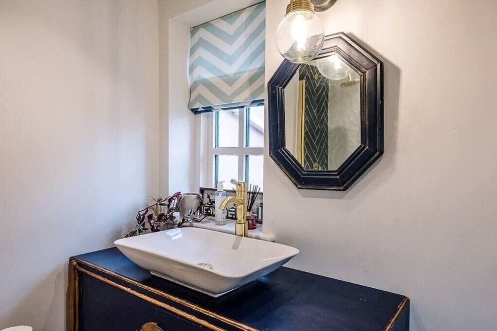 Photo of Bathroom in Knodishall