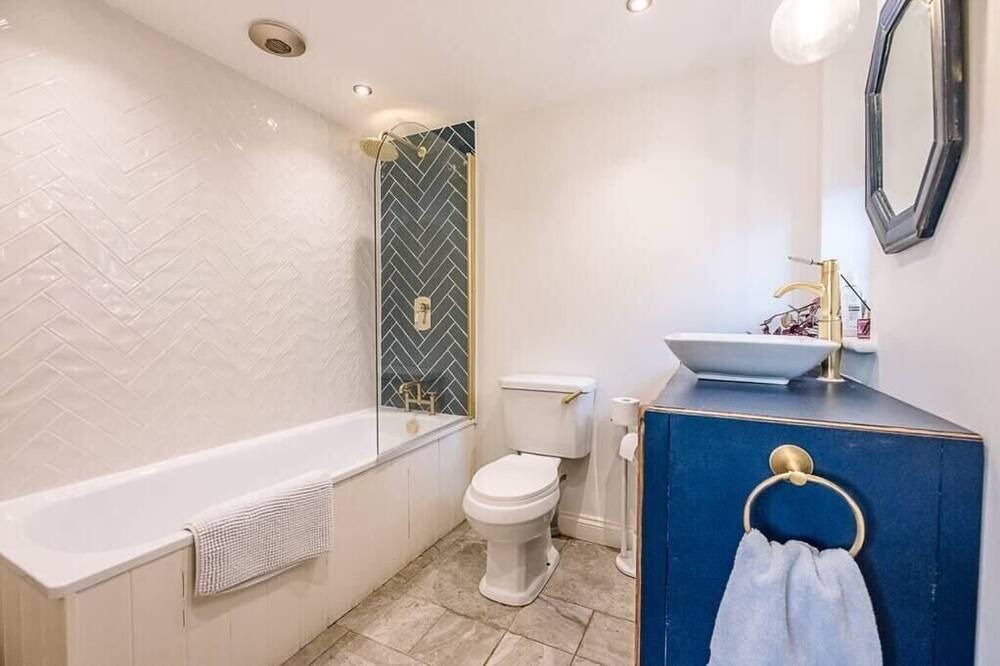 Photo of Bathroom in Knodishall