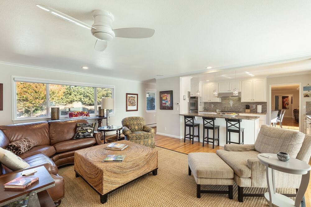 Photo of Others in Petaluma