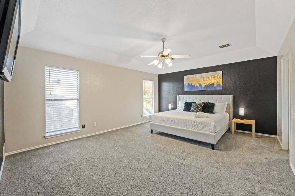 Photo of Bedroom in Northwest Carrollton