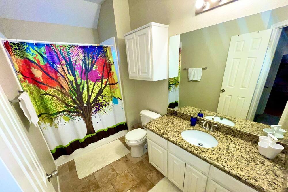 Photo of Bathroom in Northwest Carrollton