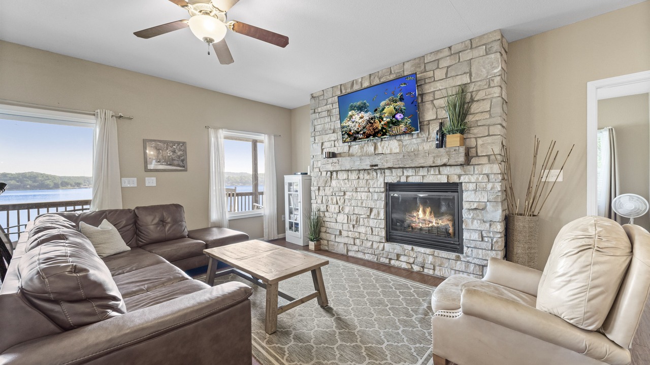 Photo of Livingroom in Lake of the Ozarks