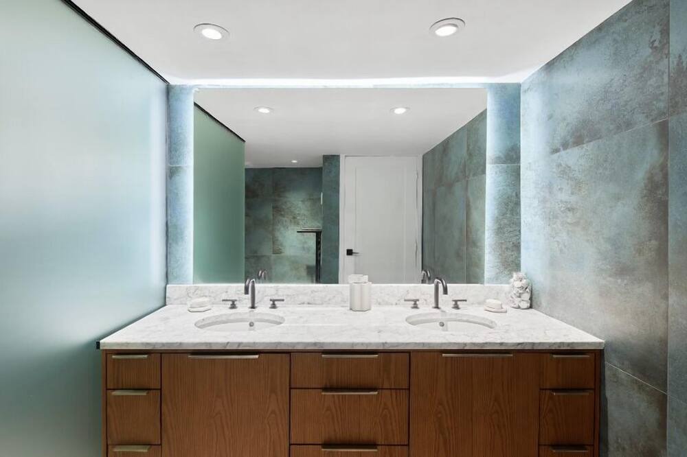 Photo of Bathroom in Mont-Laurier