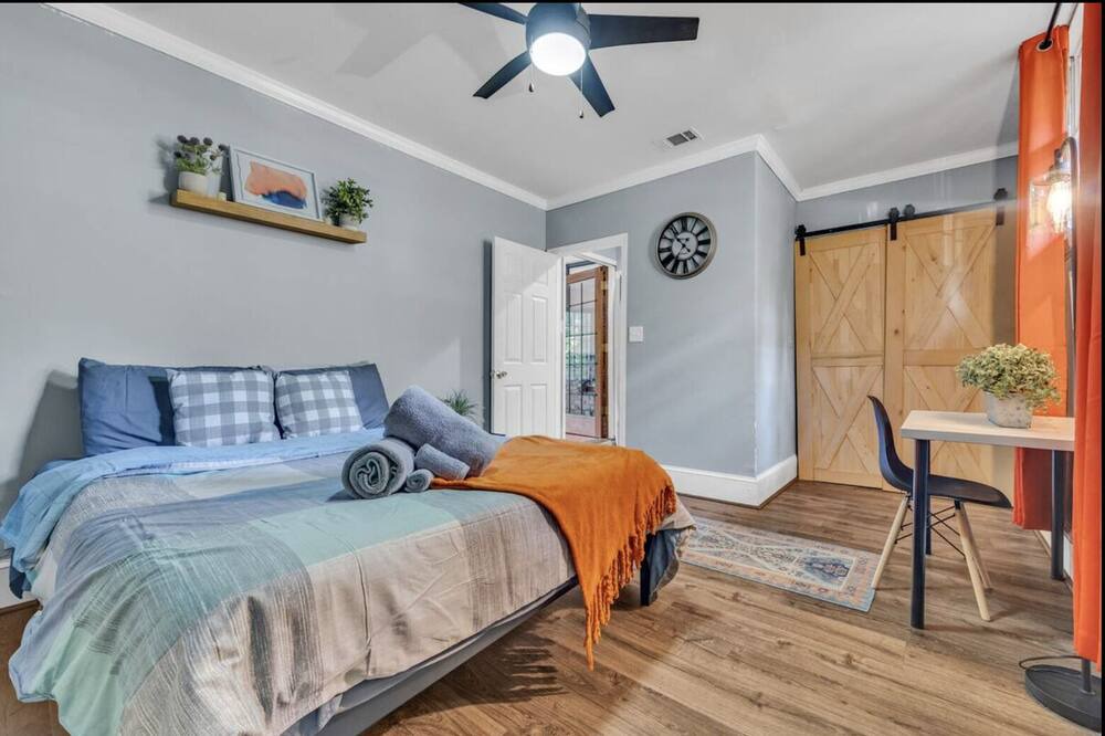 Photo of Bedroom in East Point