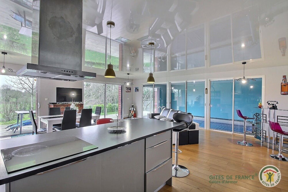 Photo of Others in Plesidy