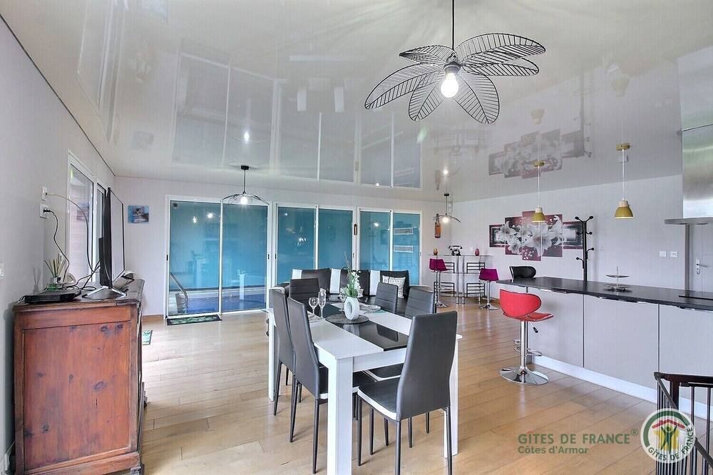 Photo of Others in Plesidy