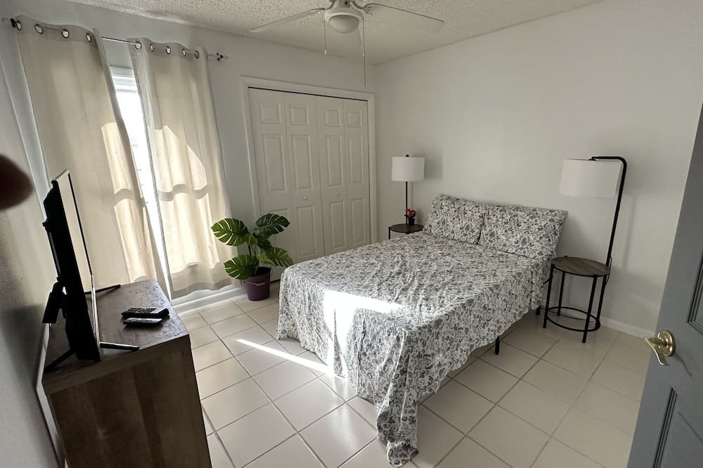 Photo of Bedroom in Oak Grove