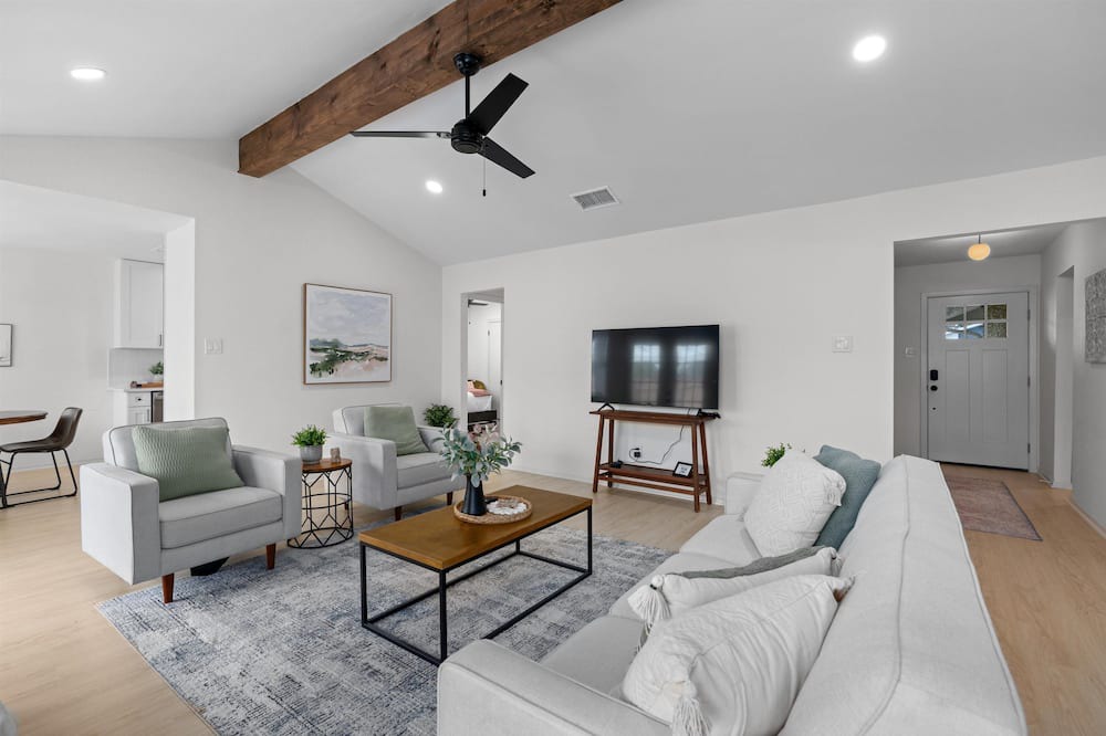 Photo of Livingroom in Anderson Mill