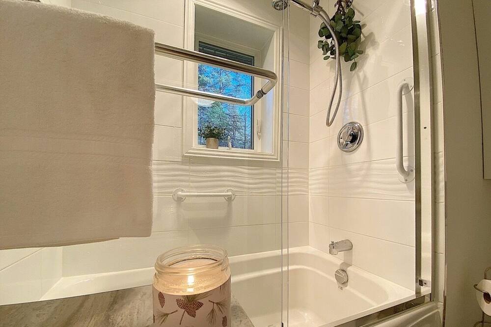 Photo of Bathroom in Saint-Alphonse-Rodriguez