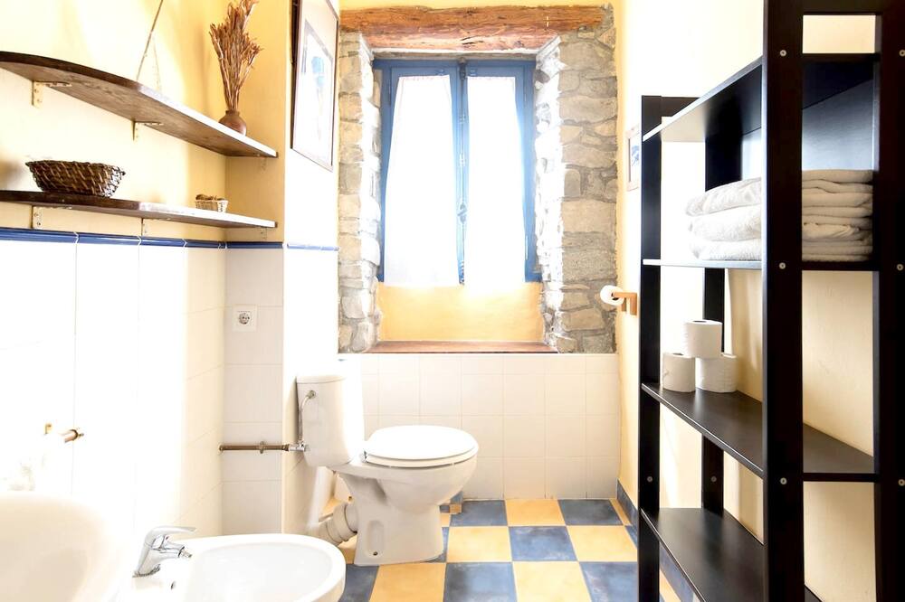 Photo of Bathroom in Albella