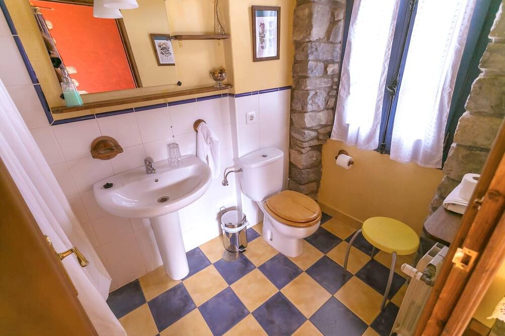 Photo of Bathroom in Albella