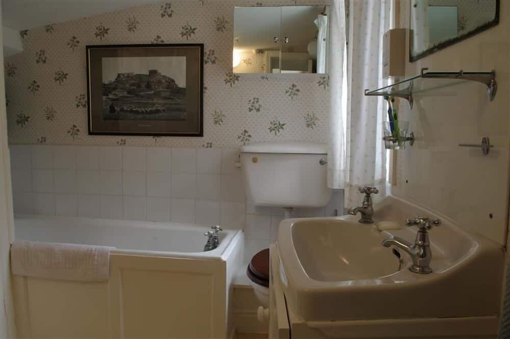 Photo of Bathroom in Thornton Rust