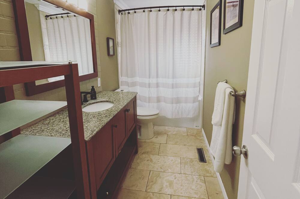 Photo of Bathroom in Martintown