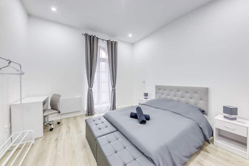 Photo of Bedroom in Tonnerre