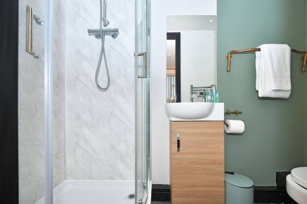 Photo of Bathroom in Newcastle-Under-Lyme