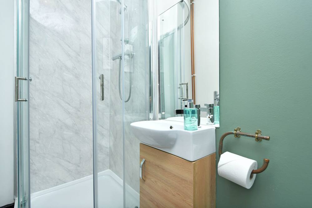 Photo of Bathroom in Newcastle-Under-Lyme