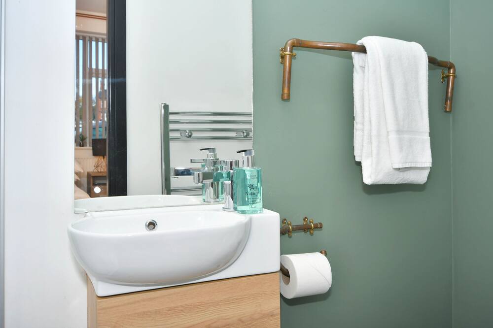 Photo of Bathroom in Newcastle-Under-Lyme
